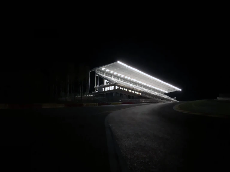 La iluminaci&oacute;n de las gradas