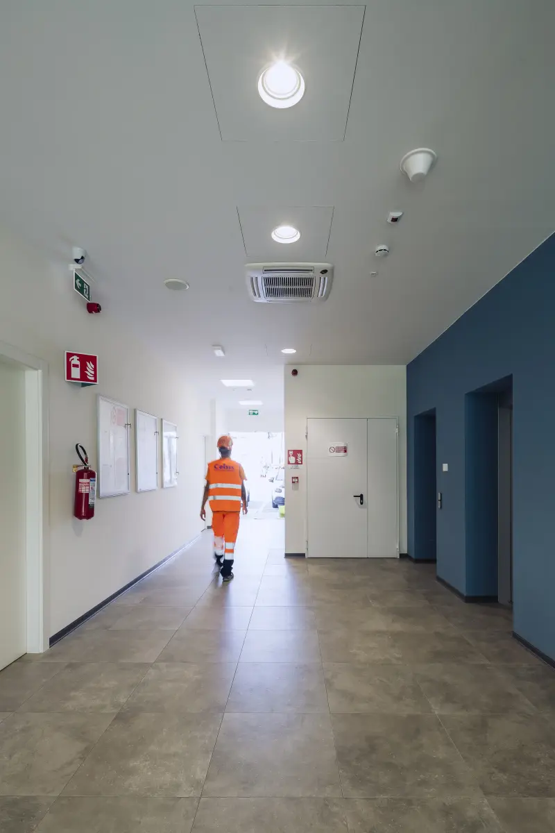 Discreet licht dat de routes begeleidt
